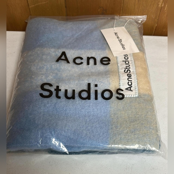 Acne Studios scarf - Picture 2 of 3